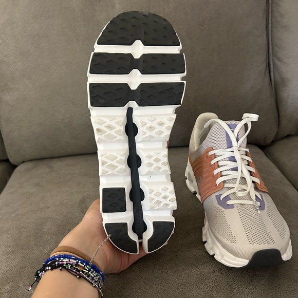 🤍💜OnCloud Sneakers 💜🤍 - Picture 4 of 5